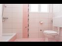 Apartmanok Vola A1(2), A2(2) Vrbnik - Krk sziget  - Apartman - A1(2): fürdőszoba toalettel