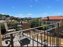 Apartmanok Vatro - with balcony and free parking: A1(2+1) Rijeka - Kvarner  - a balkon kilátása (ház és környéke)