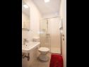 Apartmanok Anđelko - air conditioning: A1(6+2), A2(6+2) Baska Voda - Riviera Makarska  - Apartman - A1(6+2): fürdőszoba toalettel