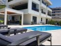 Apartmanok Villa Esse - heated pool & seaview: A1(2+2), A2(4+2), A3(2+2), A4(4+2), A5(2+2) Baska Voda - Riviera Makarska  - medence