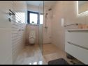 Apartmanok Villa Esse - heated pool & seaview: A1(2+2), A2(4+2), A3(2+2), A4(4+2), A5(2+2) Baska Voda - Riviera Makarska  - Apartman - A5(2+2): fürdőszoba toalettel
