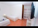 Apartmanok és szobák Hope - 30m to the sea & seaview: R1(3), R3(3), A2(3), A4(4) Brela - Riviera Makarska  - Apartman - A2(3): hálószoba