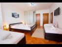 Apartmanok és szobák Hope - 30m to the sea & seaview: R1(3), R3(3), A2(3), A4(4) Brela - Riviera Makarska  - Apartman - A4(4): hálószoba