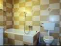Apartmanok Biljana - 150m from beach: A1(2+1), A2(2+2), A3(5), A4(2+2) Gradac - Riviera Makarska  - Apartman - A4(2+2): fürdőszoba toalettel