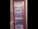 Apartmanok Biljana - 150m from beach: A1(2+1), A2(2+2), A3(5), A4(2+2) Gradac - Riviera Makarska  - Apartman - A2(2+2): fürdőszoba toalettel
