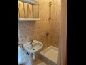 Apartmanok Biljana - 150m from beach: A1(2+1), A2(2+2), A3(5), A4(2+2) Gradac - Riviera Makarska  - Apartman - A1(2+1): fürdőszoba toalettel