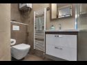 Apartmanok Josip - panoramic sea view & parking: A1(4+2) Makarska - Riviera Makarska  - Apartman - A1(4+2): fürdőszoba toalettel