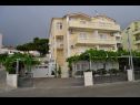 Apartmanok Ivi - big parking and courtyard SA2(3), SA4(2+1), SA3(2+1), SA5(2+1), SA6(2+1) Makarska - Riviera Makarska  - ház