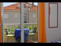 Apartmanok Ivi - big parking and courtyard SA2(3), SA4(2+1), SA3(2+1), SA5(2+1), SA6(2+1) Makarska - Riviera Makarska  - Apartmanstudió - SA2(3): terasz