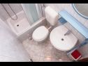 Apartmanok Ruza - sea view: A1(4), A2(4), A4(3+2), SA5(2), SA6(2+1), SA7(2), A8(2+2) Makarska - Riviera Makarska  - Apartmanstudió - SA7(2): fürdőszoba toalettel