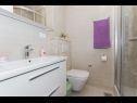 Apartmanok Ruza - sea view: A1(4), A2(4), A4(3+2), SA5(2), SA6(2+1), SA7(2), A8(2+2) Makarska - Riviera Makarska  - Apartman - A8(2+2): fürdőszoba toalettel