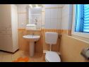 Apartmanok Ennio - free parking: A1(6+2) Makarska - Riviera Makarska  - Apartman - A1(6+2): fürdőszoba toalettel