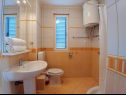 Apartmanok Ennio - free parking: A1(6+2) Makarska - Riviera Makarska  - Apartman - A1(6+2): fürdőszoba toalettel