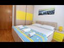 Apartmanok Ennio - free parking: A1(6+2) Makarska - Riviera Makarska  - Apartman - A1(6+2): hálószoba