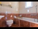 Apartmanok Duki - sea view: A1(4+1), A2(3+2) Makarska - Riviera Makarska  - Apartman - A2(3+2): fürdőszoba toalettel