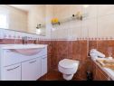 Apartmanok Duki - sea view: A1(4+1), A2(3+2) Makarska - Riviera Makarska  - Apartman - A2(3+2): fürdőszoba toalettel
