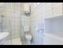 Apartmanok Anki - 15 m from sea: A1(4), A2(3), A3(2+1), A4 east(2+1) Zivogosce - Riviera Makarska  - Apartman - A2(3): fürdőszoba toalettel