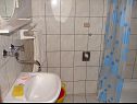 Apartmanok Dragan - Economy Apartments: A1 Veci (4+1), A2 Manji (4+1) Jezera - Murter sziget  - Apartman - A2 Manji (4+1): fürdőszoba toalettel