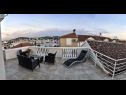 Apartmanok Edita- terrace with sea view and sunchaires Leut 2 (7) Jezera - Murter sziget  - Apartman - Leut 2 (7): terasz