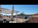 Apartmanok Edita- terrace with sea view and sunchaires Leut 2 (7) Jezera - Murter sziget  - ház