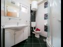 Apartmanok Milica - sea view : A1(2+2), A2(2+2) Krilo Jesenice - Riviera Omis  - Apartman - A1(2+2): fürdőszoba toalettel
