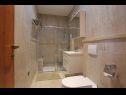 Házak a pihenésre Kuzma - sea view H(8+2) Lokva Rogoznica - Riviera Omis  - Horvátország  - H(8+2): fürdőszoba toalettel