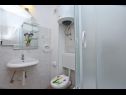 Apartmanok Rene - seaview & parking space: A1(2+2), A2(2+2), A3(6+2) Omis - Riviera Omis  - Apartman - A2(2+2): fürdőszoba toalettel