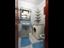 Apartmanok Šera - 50 m from beach: A1(4), A2(4), A3(2+2) Pisak - Riviera Omis  - Apartman - A1(4): fürdőszoba toalettel