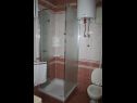 Apartmanok Ivo - sea view; A1(2+2), A3(2+2), A5(4), SA4(2+1), SA2(2+1) Pisak - Riviera Omis  - Apartman - A5(4): fürdőszoba toalettel