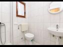 Apartmanok Neva - 50m from the sea A1(2+1), A2(2+1), SA3(3) Sumpetar - Riviera Omis  - Apartman - A1(2+1): fürdőszoba toalettel