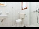 Apartmanok Neva - 50m from the sea A1(2+1), A2(2+1), SA3(3) Sumpetar - Riviera Omis  - Apartman - A2(2+1): fürdőszoba toalettel