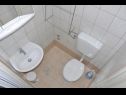 Apartmanok Petar - 6m from the sea: A1(4), A3(2) Barbat - Rab sziget  - Apartman - A3(2): fürdőszoba toalettel