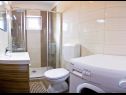 Apartmanok Spomenka - green paradise; A1(4+1), A2(4+1), A3(6) Palit - Rab sziget  - Apartman - A2(4+1): fürdőszoba toalettel
