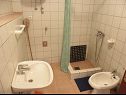 Apartmanok Irmica - by the sea: A1(2+3), A2(2+1), SA3(2+1), SA4(2), SA5(3) Lukovo Sugarje - Riviera Senj  - Apartman - A2(2+1): fürdőszoba toalettel