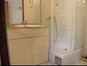 Apartmanok Ana - 5 m from beach: A1 Plavi(2+2), A2 Rozi(2+2) Ribarica - Riviera Senj  - Apartman - A2 Rozi(2+2): fürdőszoba toalettel