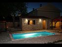 Házak a pihenésre Tihomir - with pool : H(6+2) Drnis - Riviera  Sibenik  - Horvátország  - medence (ház és környéke)