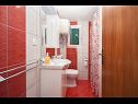 Apartmanok Per - comfortable  family apartments A1(2+2), A2(4+1), A3(2+2) Grebastica - Riviera  Sibenik  - Apartman - A3(2+2): fürdőszoba toalettel