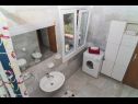 Házak a pihenésre Villa More - 10m from sea: H(10) Rogoznica - Riviera  Sibenik  - Horvátország  - H(10): fürdőszoba toalettel