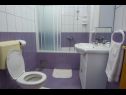 Apartmanok Marija - by the sea: A4(2+2), A5(2+2) Rogoznica - Riviera  Sibenik  - Apartman - A4(2+2): fürdőszoba toalettel