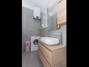 Apartmanok Ivan - with jacuzzi A1(4+1) Sibenik - Riviera  Sibenik  - Apartman - A1(4+1): fürdőszoba toalettel