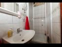 Apartmanok Georgi - 200 m from sea: SA1 crveni(2), SA2 oranz(2), SA3 zuti(2) Öböl Stivasnica (Razanj) - Riviera  Sibenik  - Horvátország  - Apartmanstudió - SA1 crveni(2): fürdőszoba toalettel