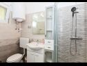 Apartmanok Snježa - green house: A1 Andelija(5), B2 Snjezana(4+1) Vodice - Riviera  Sibenik  - Apartman - A1 Andelija(5): fürdőszoba toalettel