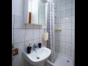 Apartmanok ZB A1(2+1), B2(2+1), C3(2+1) Maslinica - Solta sziget  - Apartman - A1(2+1): fürdőszoba toalettel