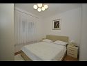 Apartmanok Ivica - parking: A1(4+2), A2(4+1) Kastel Gomilica - Riviera Split  - Apartman - A1(4+2): hálószoba