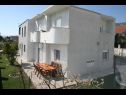 Apartmanok Ivica - parking: A1(4+2), A2(4+1) Kastel Gomilica - Riviera Split  - ház