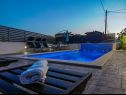 Apartmanok Zdene - private pool: A1(6+2), A2(6) Kastel Luksic - Riviera Split  - medence