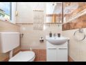 Apartmanok Niko - modern: SA1(2), A2(2+2), A3(2+2), A4(4+2) Kastel Luksic - Riviera Split  - Apartmanstudió - SA1(2): fürdőszoba toalettel