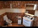 Apartmanok Niko - modern: SA1(2), A2(2+2), A3(2+2), A4(4+2) Kastel Luksic - Riviera Split  - Apartman - A2(2+2): fürdőszoba toalettel