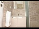 Apartmanok Niko - modern: SA1(2), A2(2+2), A3(2+2), A4(4+2) Kastel Luksic - Riviera Split  - Apartman - A3(2+2): fürdőszoba toalettel