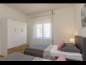 Apartmanok Vana - 400 m from beach: A1(4+1) Kastel Novi - Riviera Split  - Apartman - A1(4+1): hálószoba